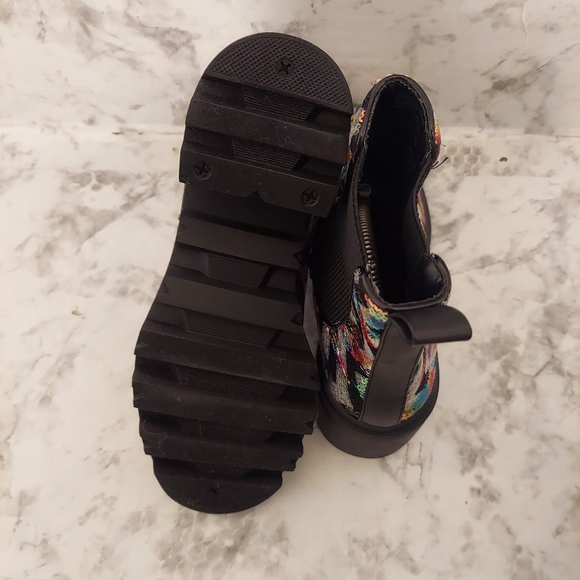 🆕️brand new Betsey Johnson rowann sequin metallic Chelsea boots - Picture 6 of 9